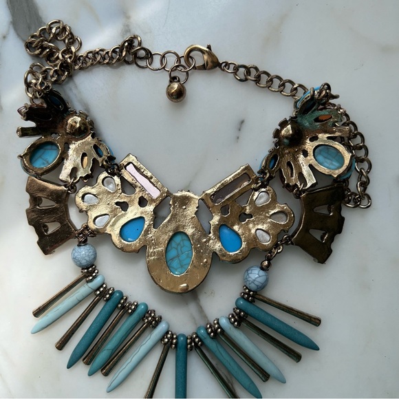 BOLD TURQUOISE STATEMENT COSTUME NECKLACE - Picture 4 of 9